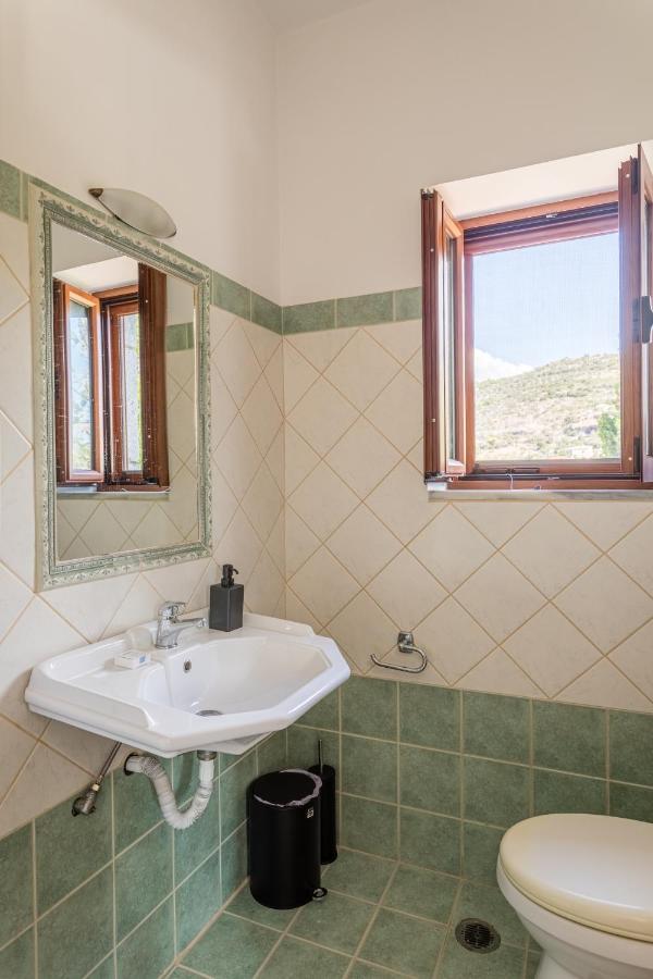 Chioureas Apartments Levktron Bagian luar foto