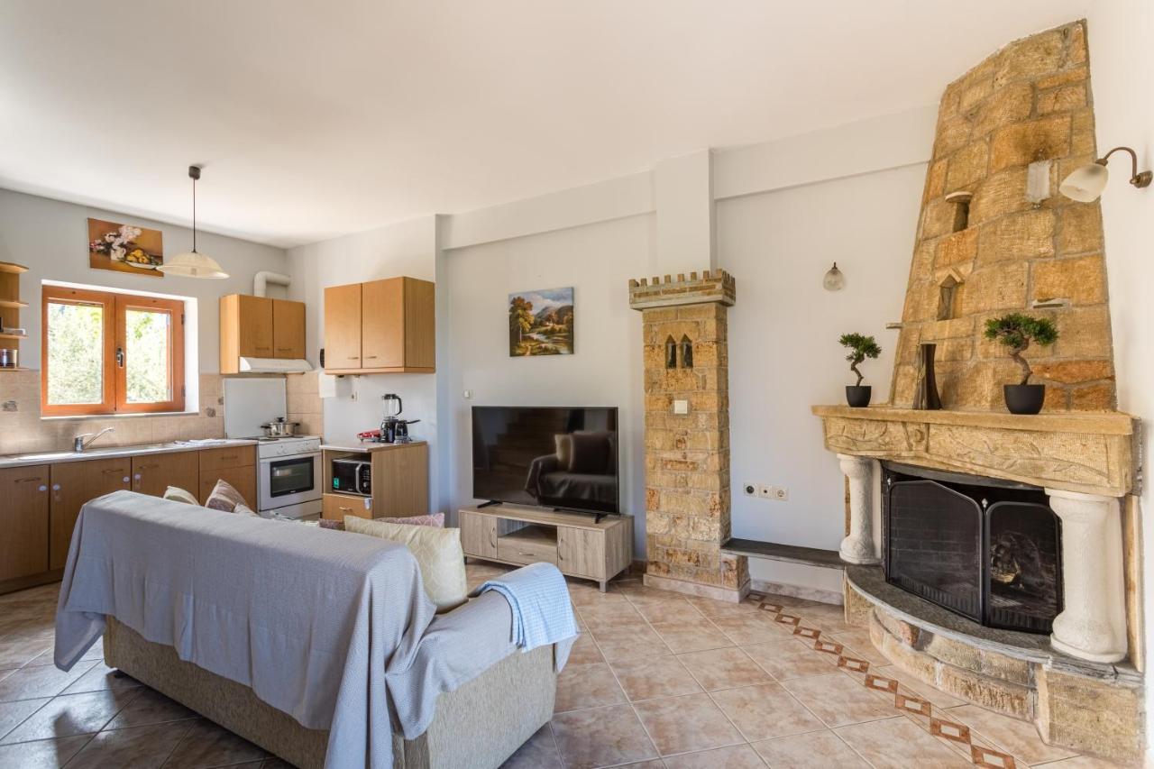 Chioureas Apartments Levktron Bagian luar foto