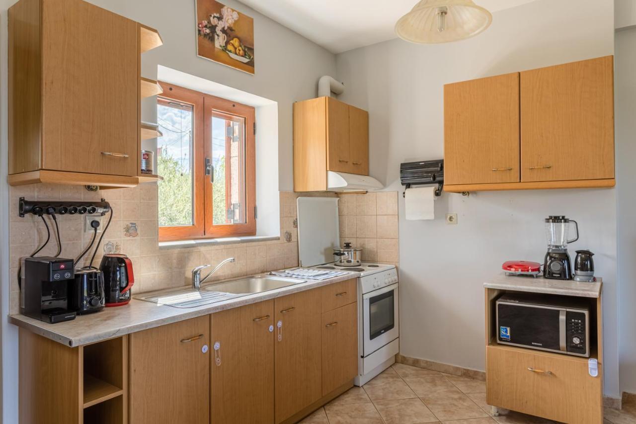 Chioureas Apartments Levktron Bagian luar foto